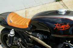 Selle en cuir sur Triumph